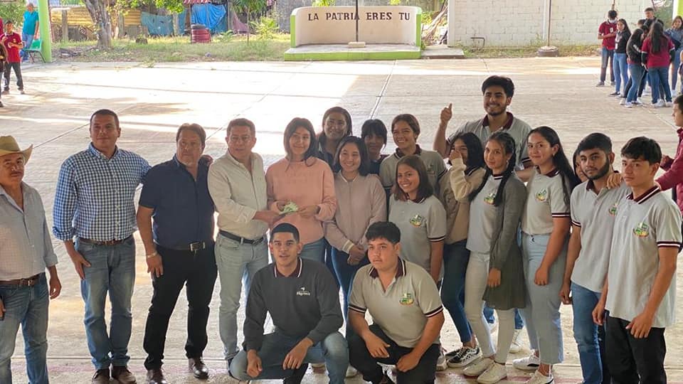 1669741602 Esta manana acudimos a la la Escuela Preparatoria Oficial No