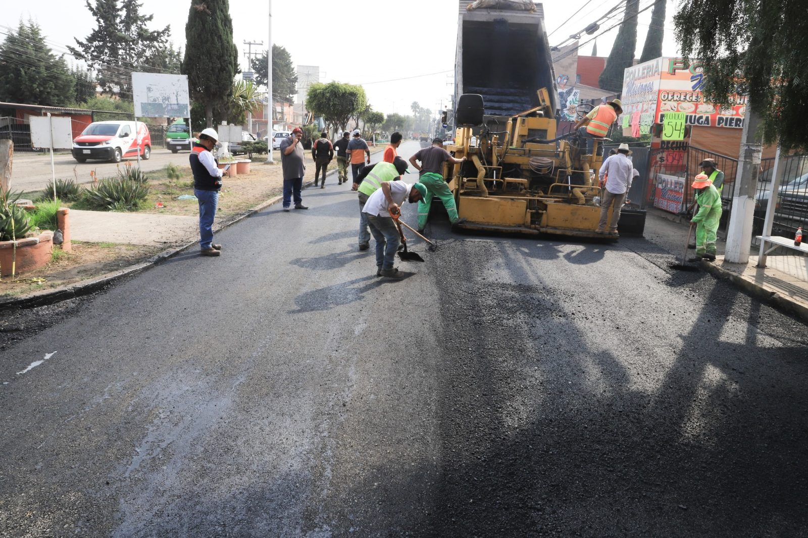 1669762541 462 En el fraccionamiento Misiones I continuan los trabajos de repavimentacion