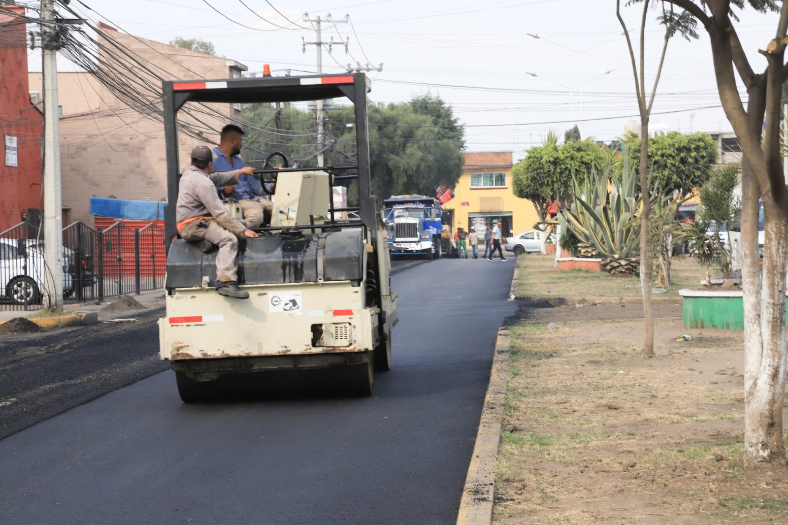 1669762542 722 En el fraccionamiento Misiones I continuan los trabajos de repavimentacion