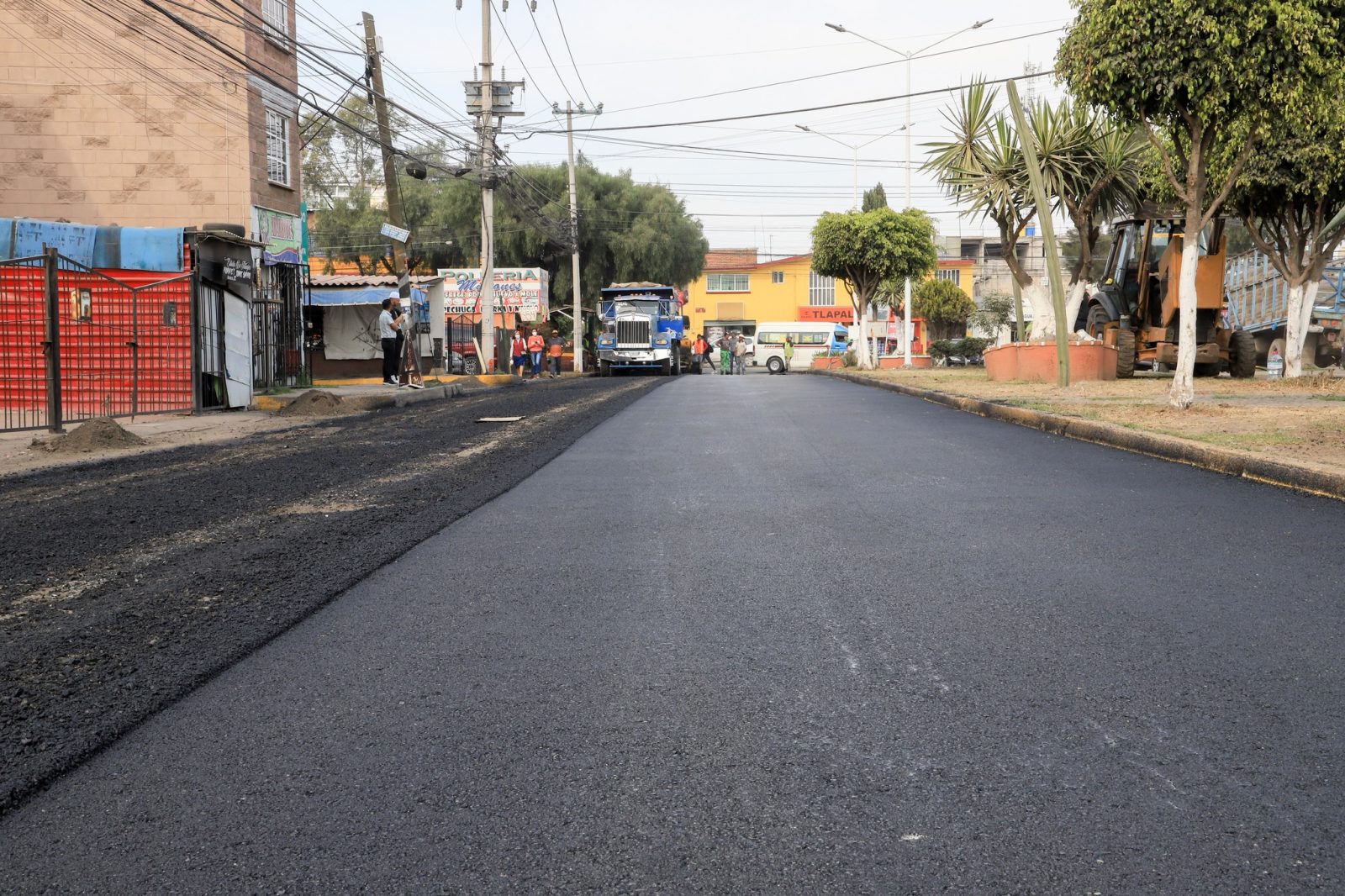 1669762542 964 En el fraccionamiento Misiones I continuan los trabajos de repavimentacion