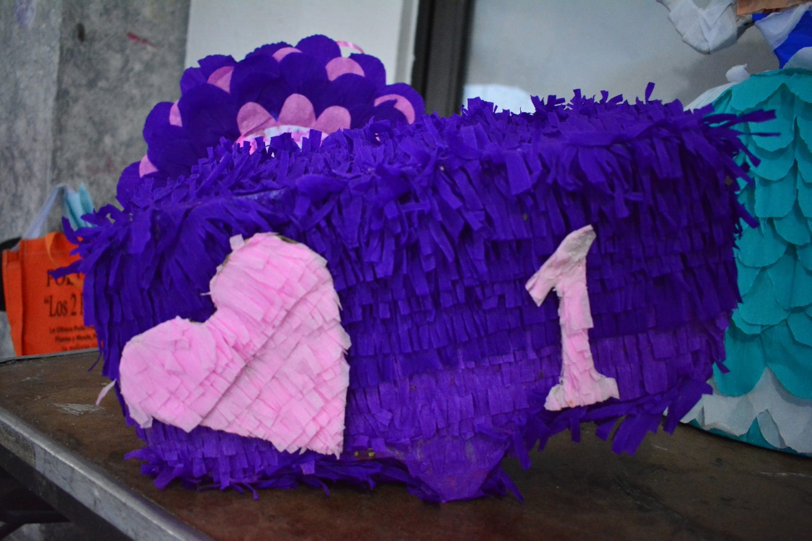 1669820403 968 Taller ELABORACION DE PINATAS Nuestro Presidente Andres Motoya junto