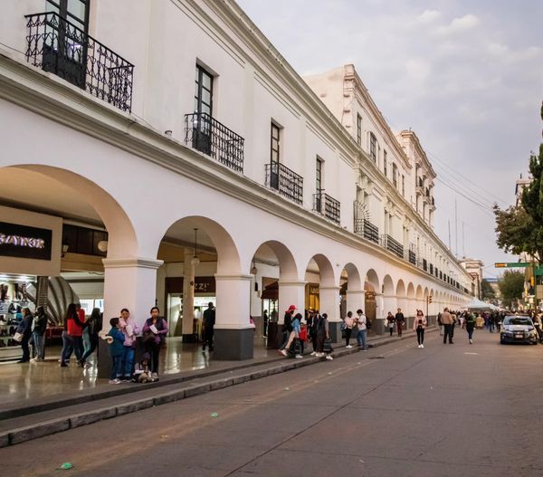 ¡Vive nuestro Centro Historico PieATierra Acompananos en este domingo familia