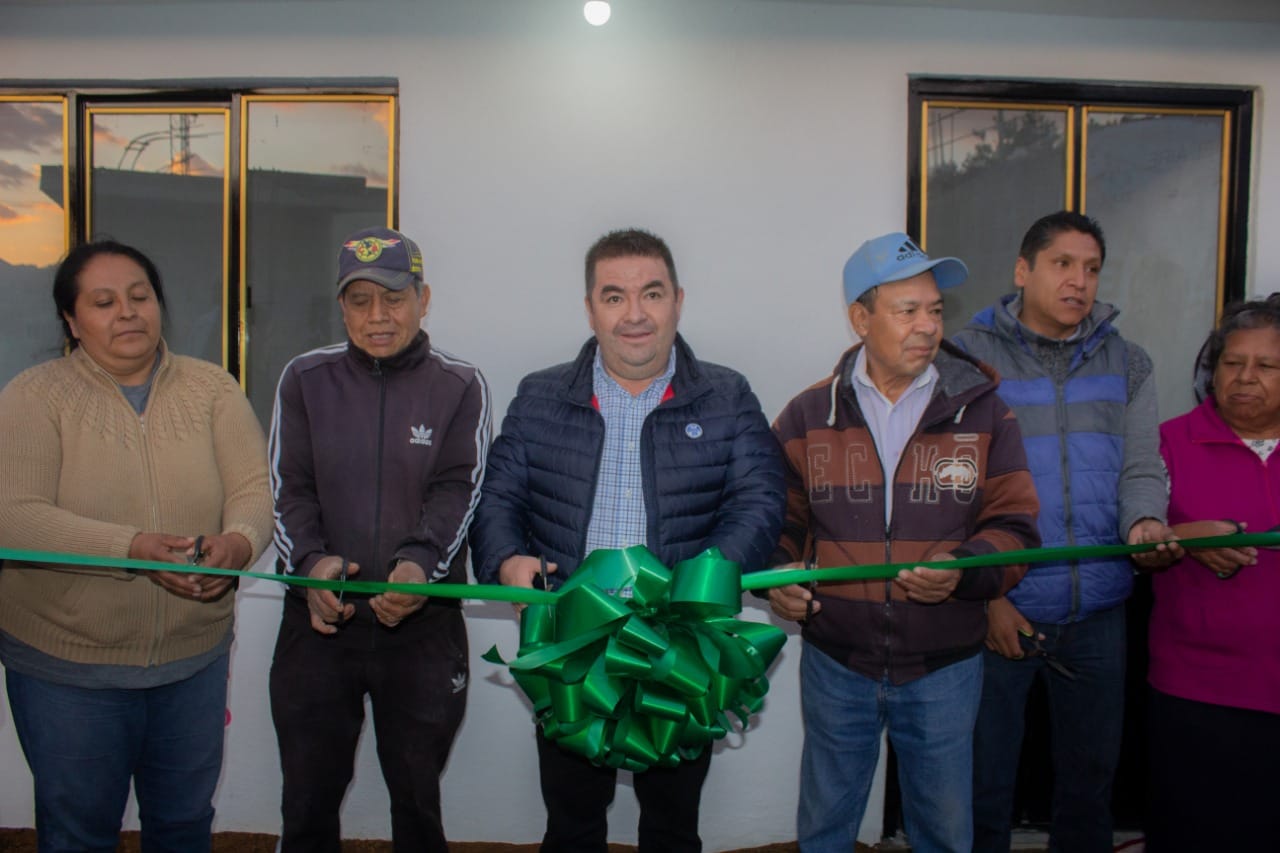 1670109554 94 Hice entrega de obras a vecinos y amigos de distintos