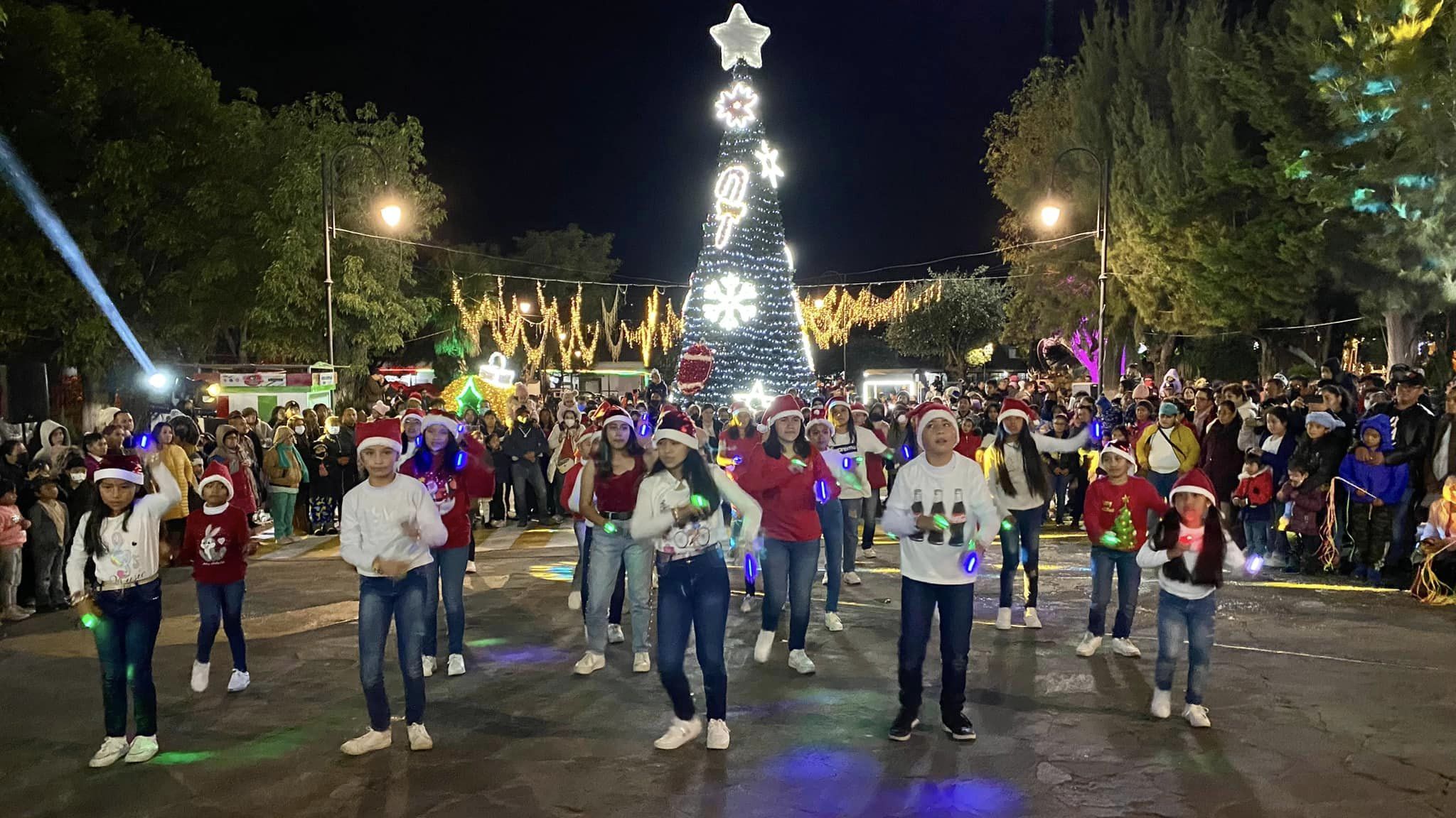 1670242527 292 ¡La navidad llego a Jocotitlan El Presidente Municipal Jesus Cedillo