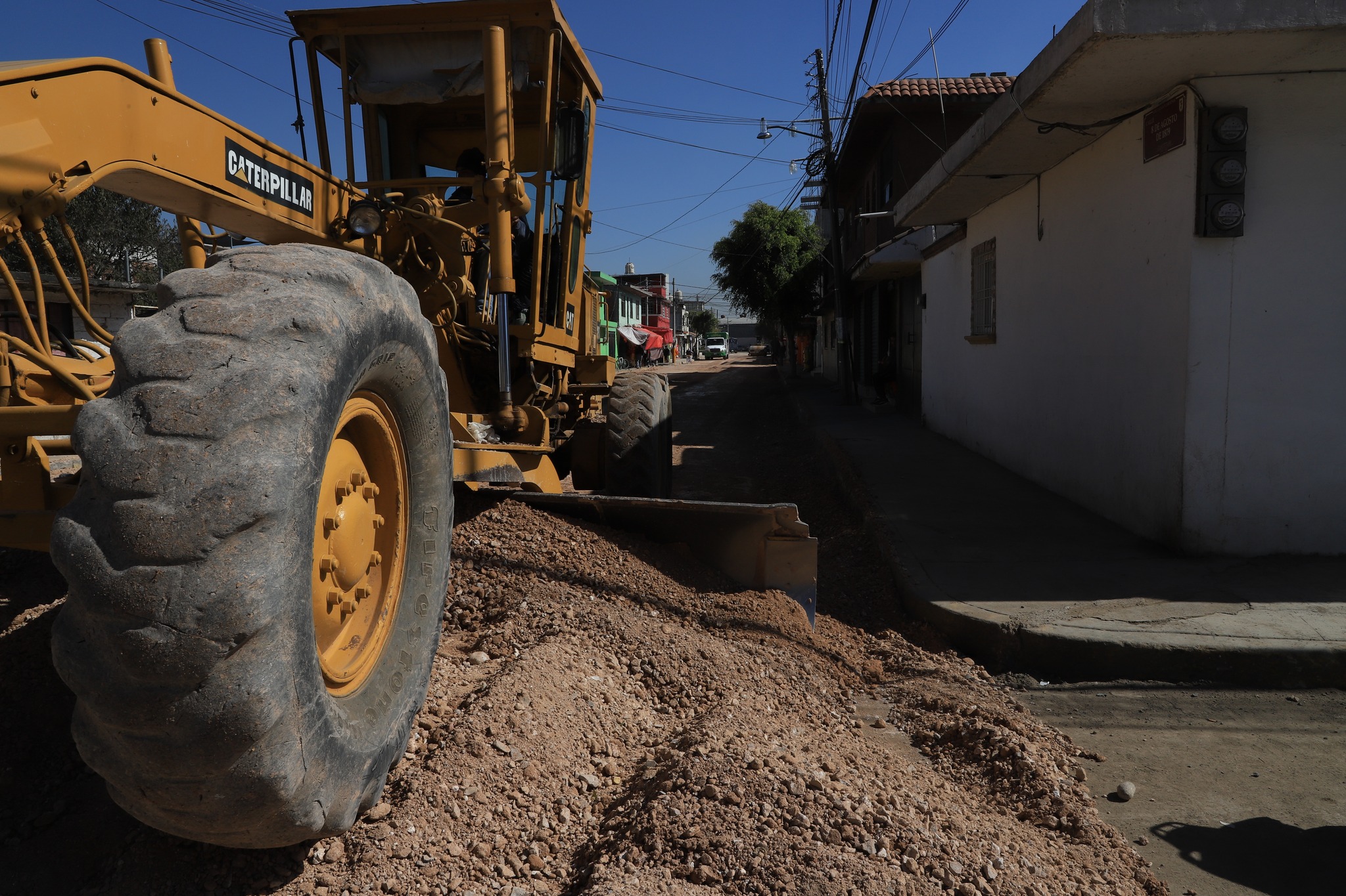 1670362297 857 Continuan los trabajos para la pavimentacion de la calle 8