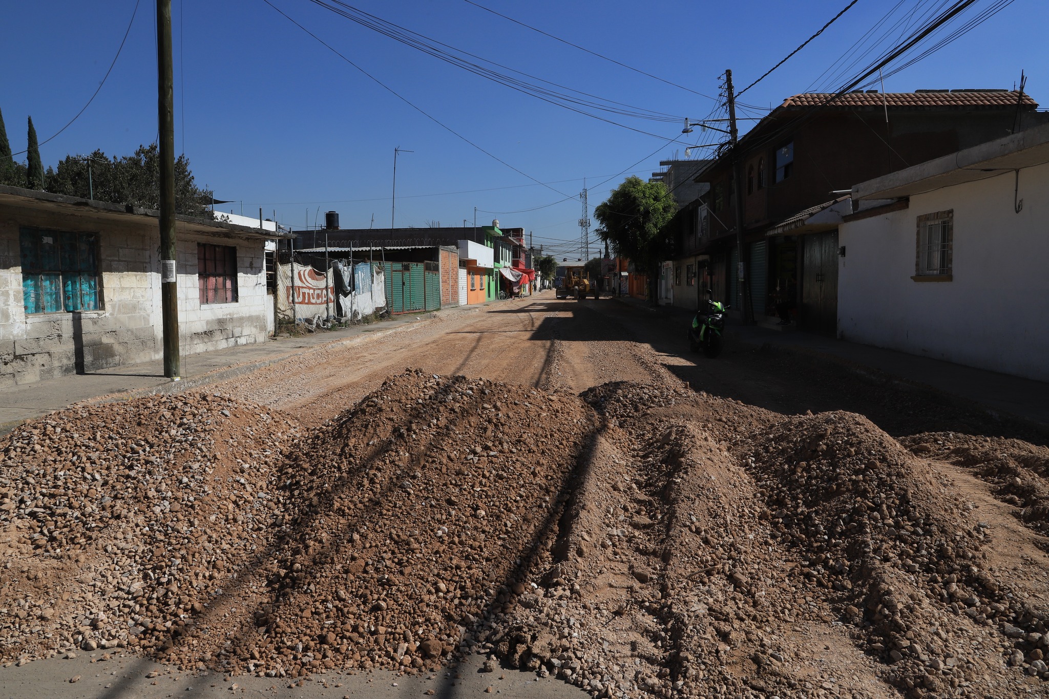 1670362298 505 Continuan los trabajos para la pavimentacion de la calle 8