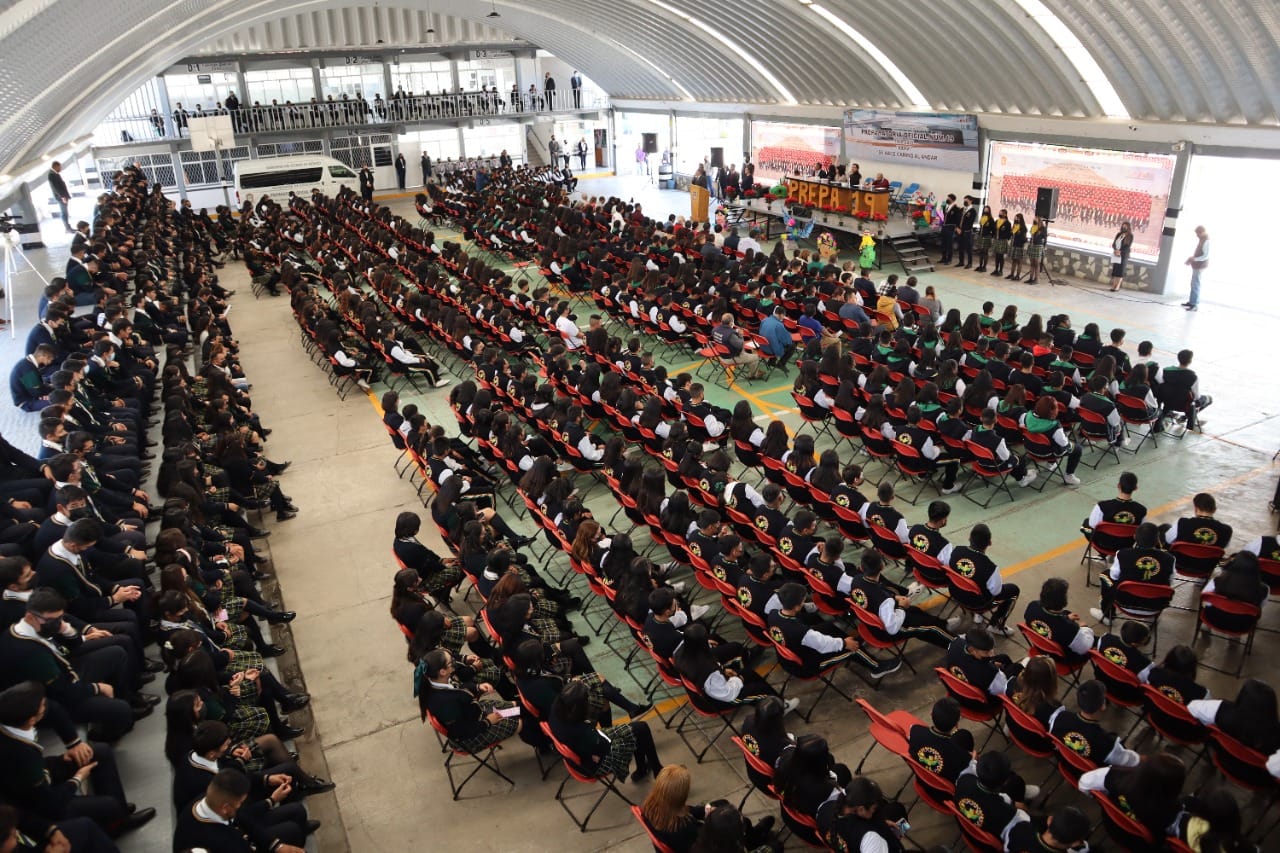 1670367995 733 En compania de padres de familia alumnos y profesores de