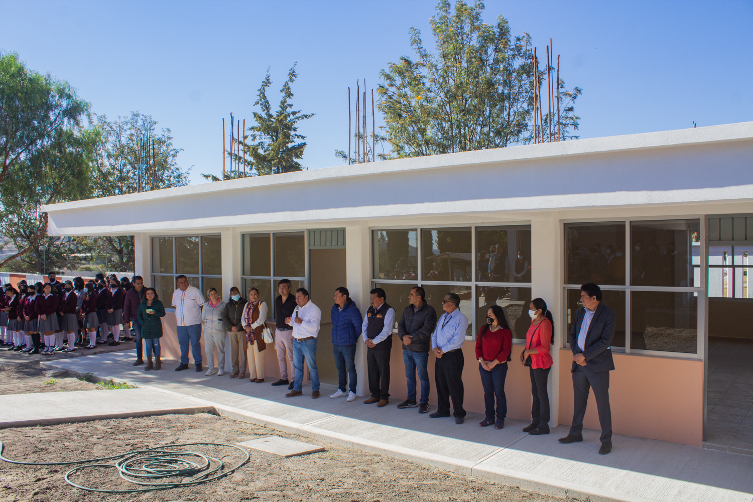 1670501079 498 Hoy hicimos la entrega de 3 aulas en la Telesecundaria