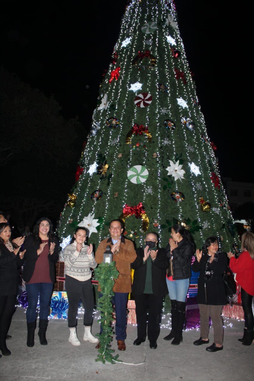 1670594406 214 Hoy en CoatepecHarinas vivimos una noche magica con el encendido