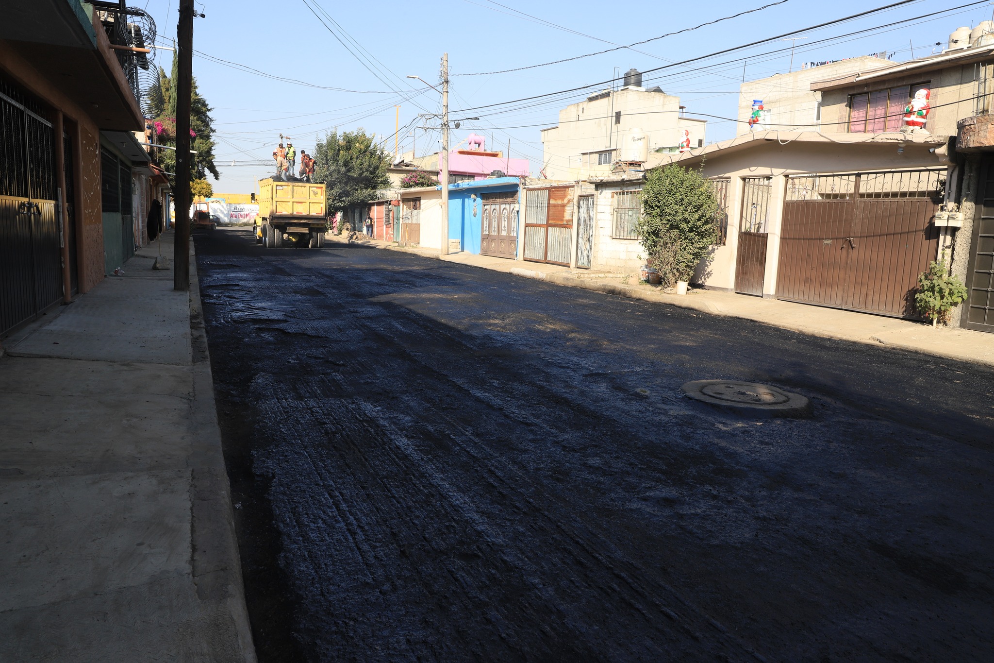 1670616442 525 Con el tendido de la carpeta asfaltica en la calle