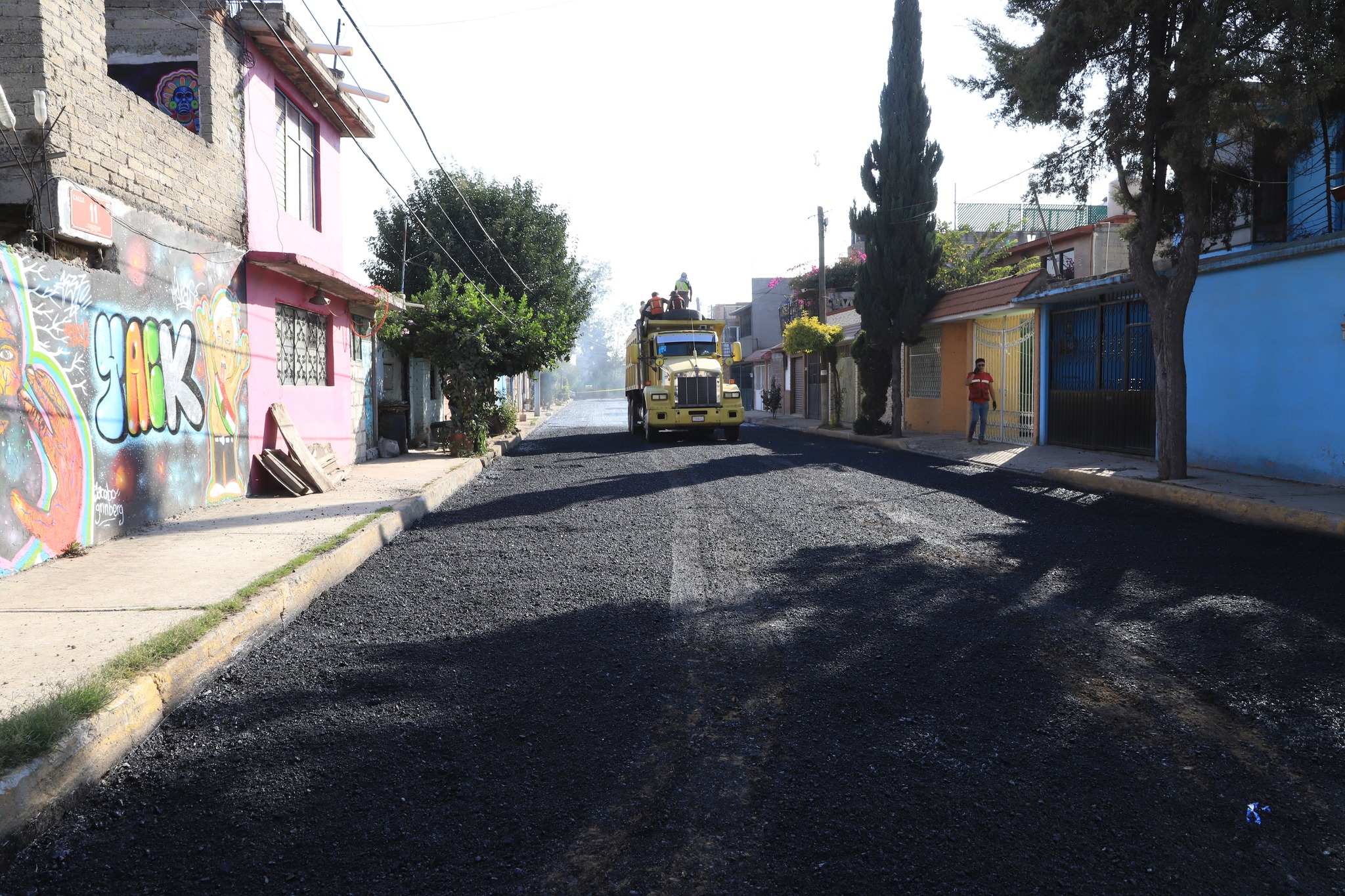 1670616442 53 Con el tendido de la carpeta asfaltica en la calle