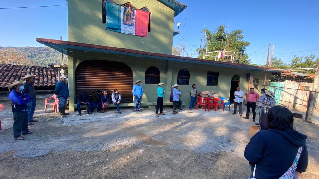 1670624827 890 Trabajando para con el pueblo es que se logra un