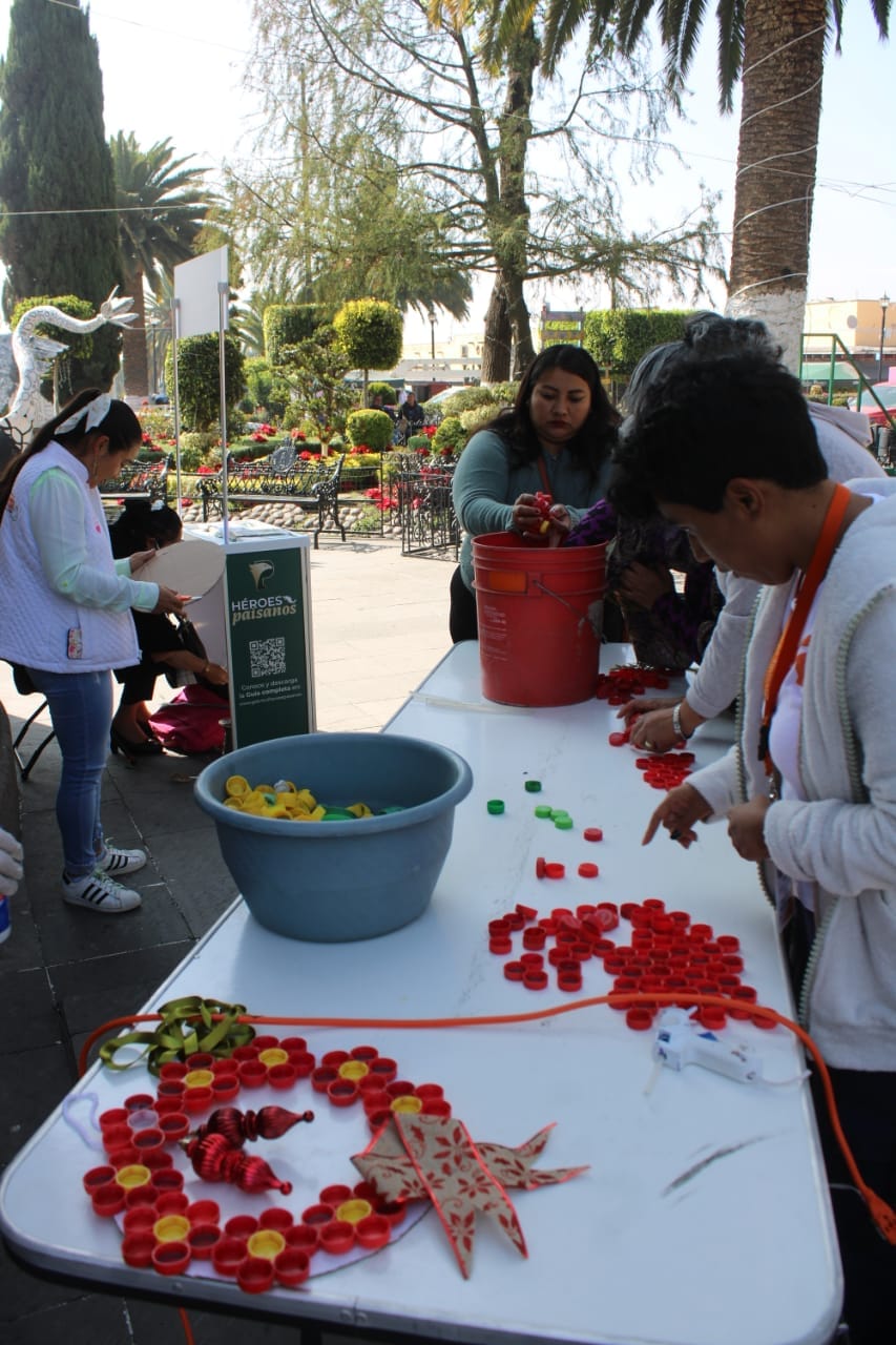 1670676951 279 El Taller de Adornos Navidenos de con Reciclado fue un