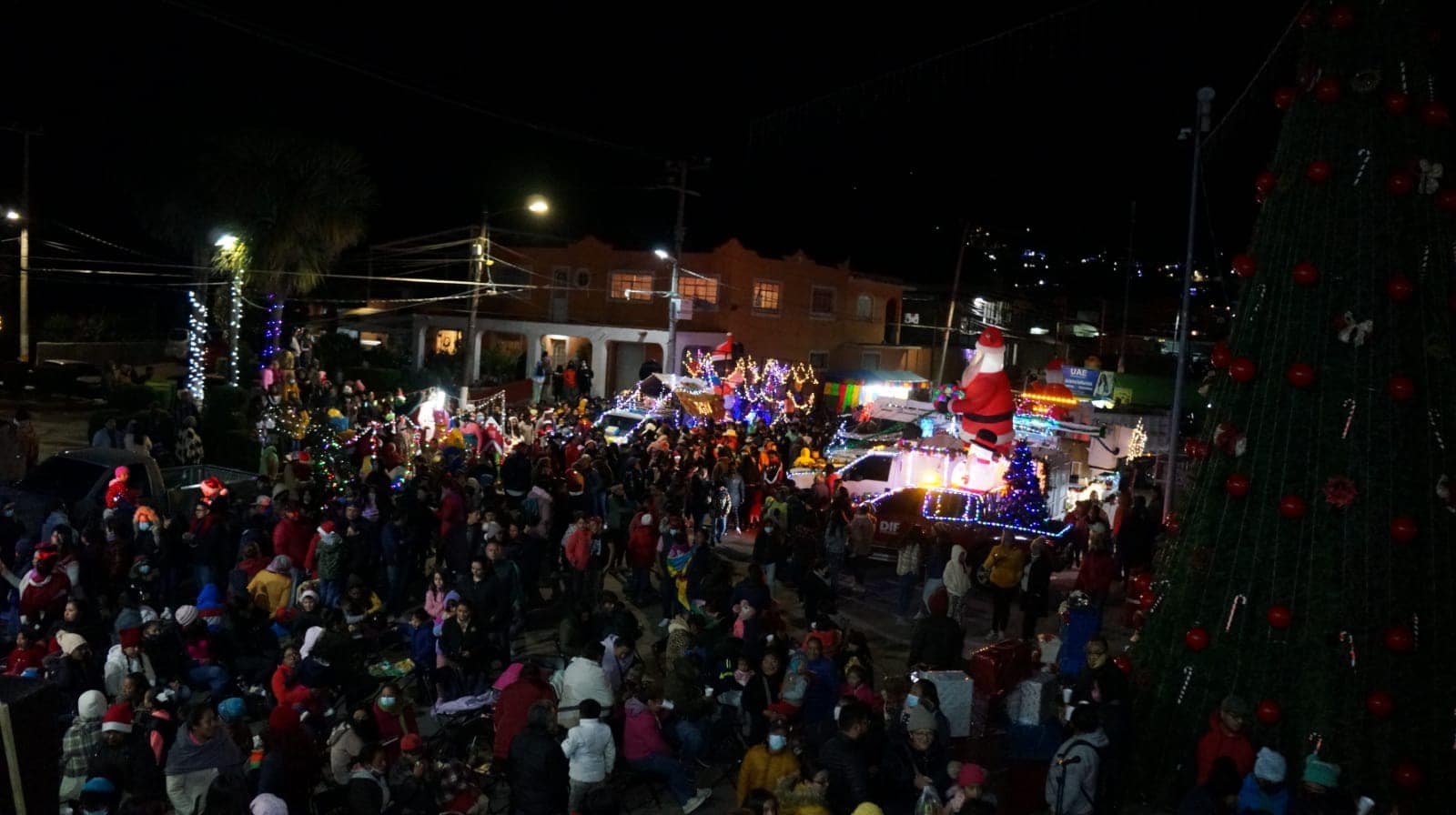 1670688424 506 Anoche concluyo con exito la CaravanaNavidena EncendidoDelArbolNavideno y l