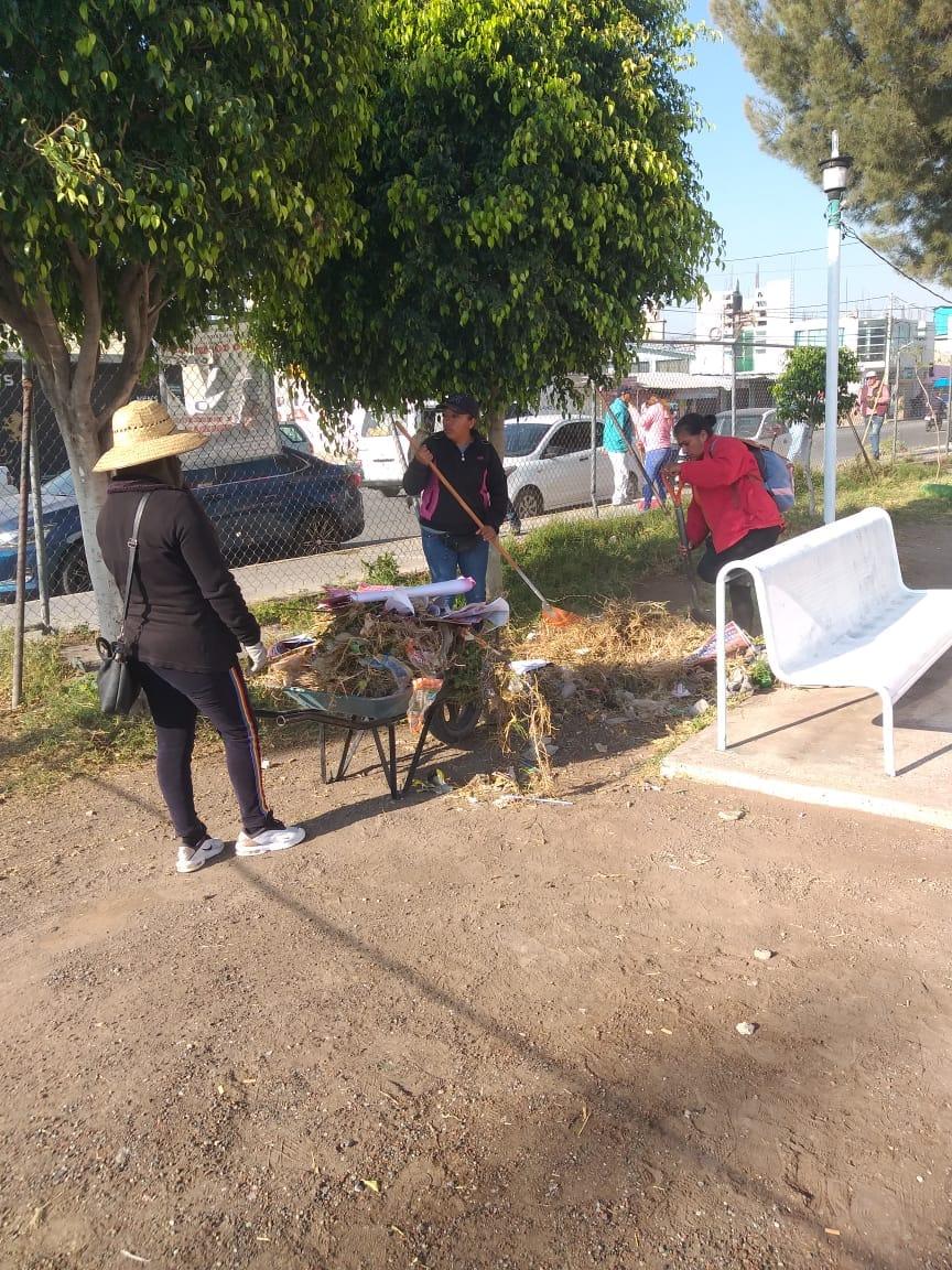 1670761221 153 SERVIDORES PUBLICOS REALIZAN JORNADA DE LIMPIEZA EN EL DEPORTIVO HERREROS