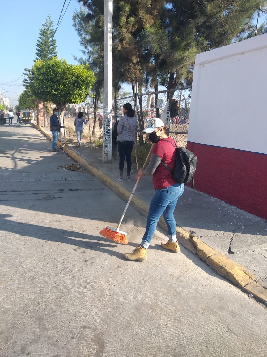 1670761221 402 SERVIDORES PUBLICOS REALIZAN JORNADA DE LIMPIEZA EN EL DEPORTIVO HERREROS