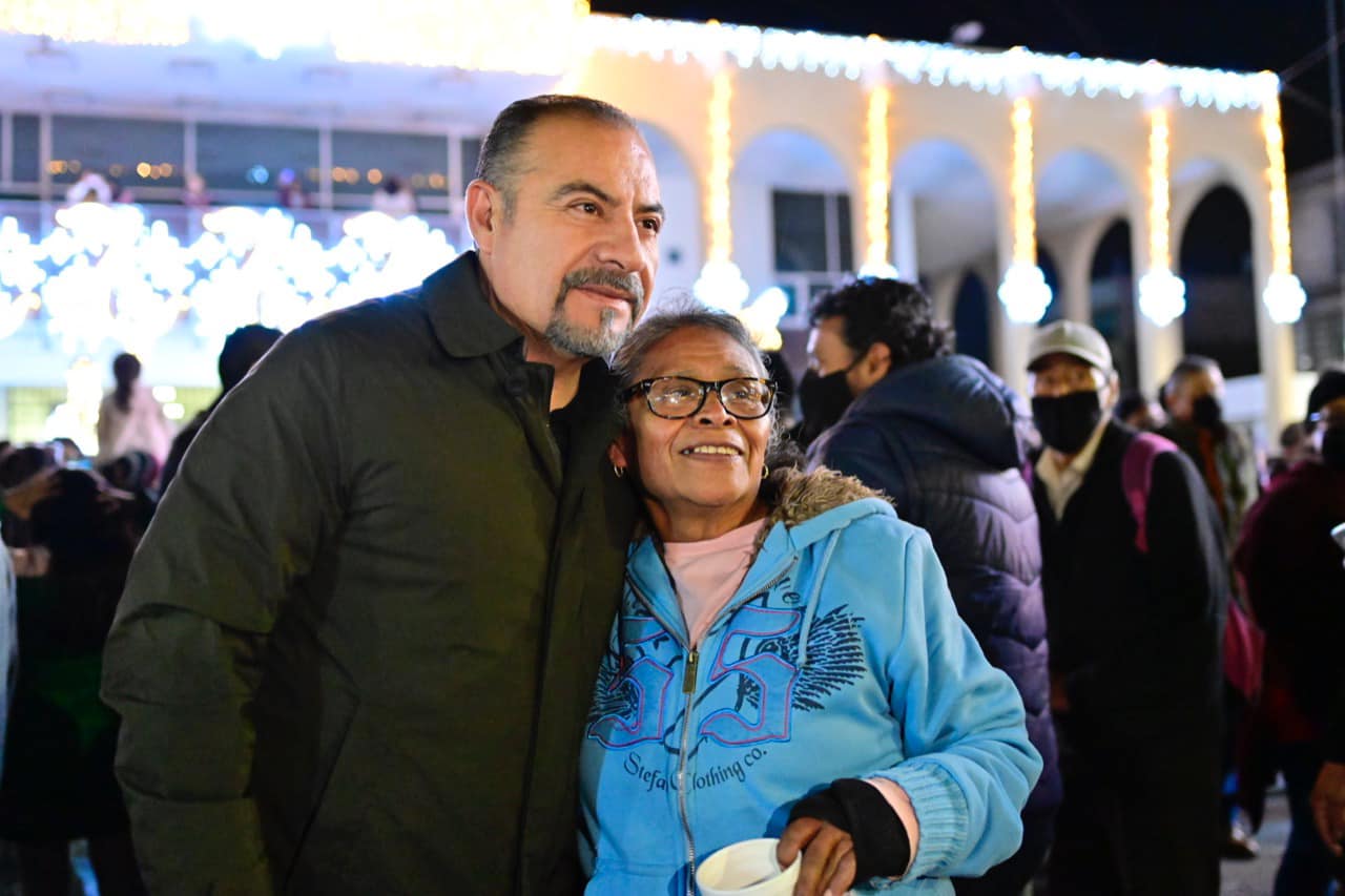 1670787742 581 Asi vivimos el encendido del arbol y las luces navidenas