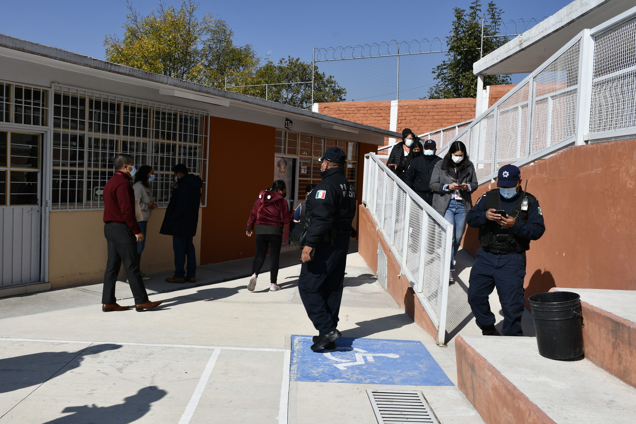 1670963536 873 La Comisaria encabeza Mochila Segura en Mimbres con platicas sobre