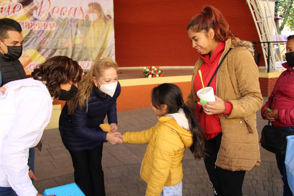 1671051158 305 Por segundo dia consecutivo entregamos el programa municipal de becas