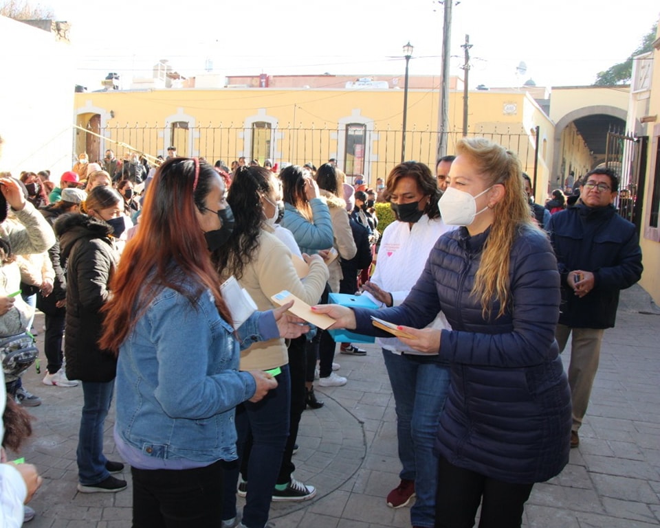 1671051158 438 Por segundo dia consecutivo entregamos el programa municipal de becas