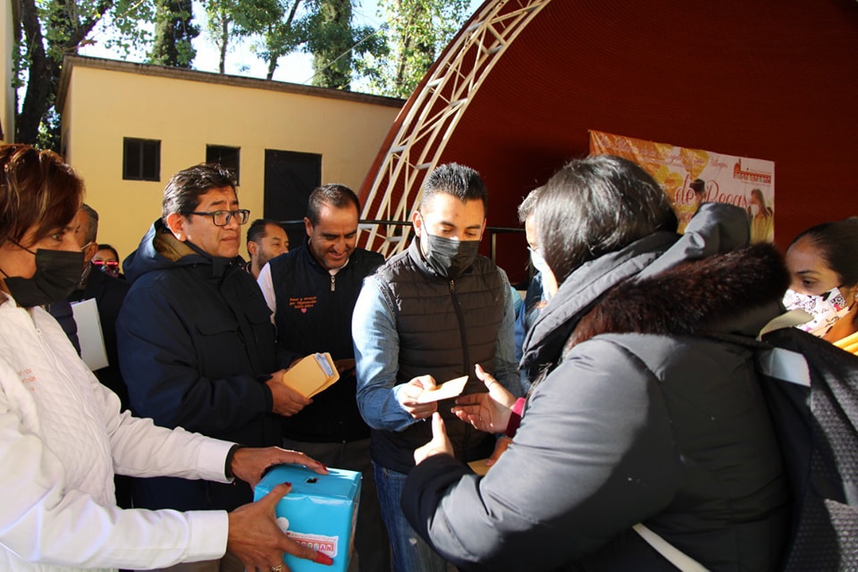 1671051159 402 Por segundo dia consecutivo entregamos el programa municipal de becas