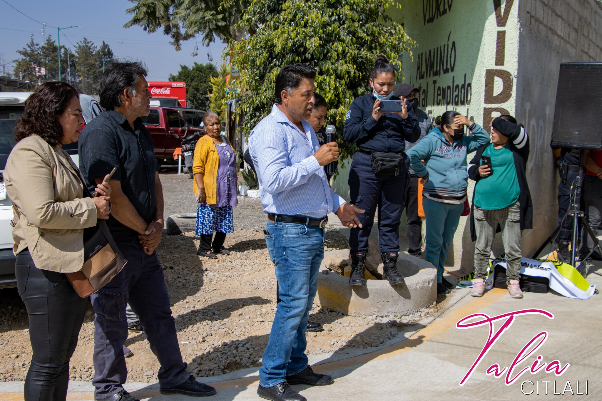 1671115576 798 Entrega de obra Pavimentacion con concreto hidraulico de la calle