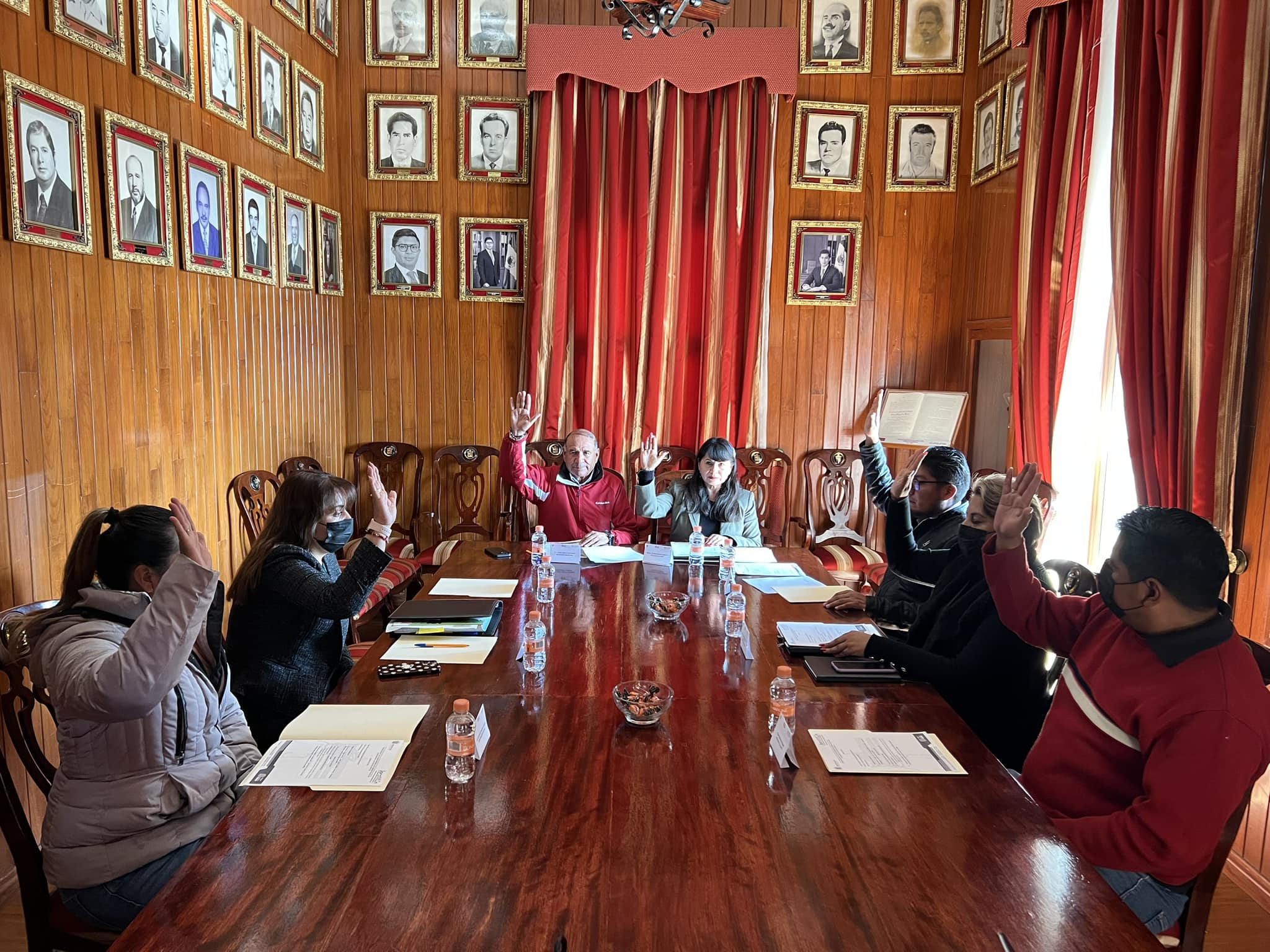 1671202230 En la Sala de Cabildos del Palacio Municipal se llevo