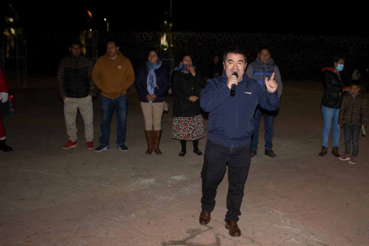 1671230321 544 Encendido de arbol en la delegacion de Santiago Tepopula