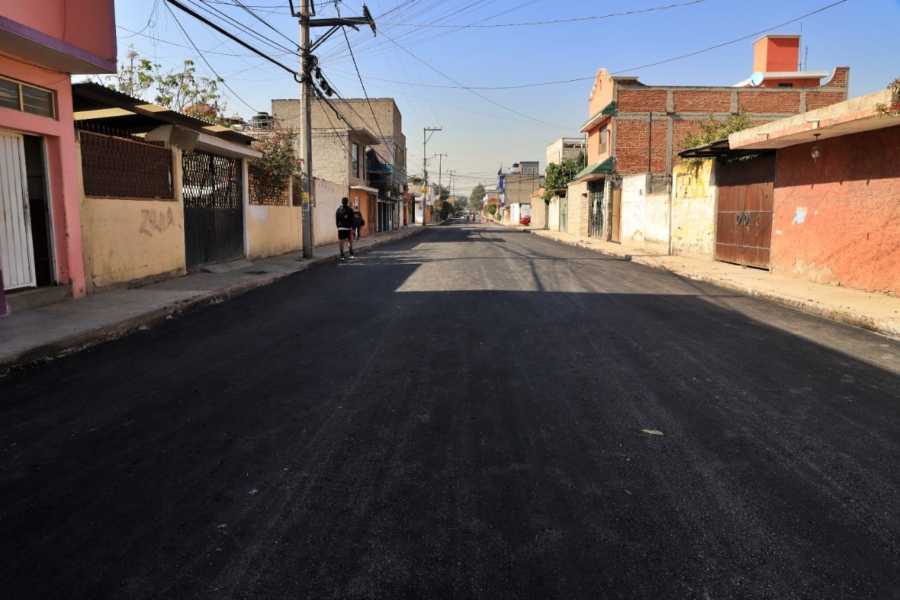 1671232175 392 Continuan los trabajos de repavimentacion de la calle 8 de