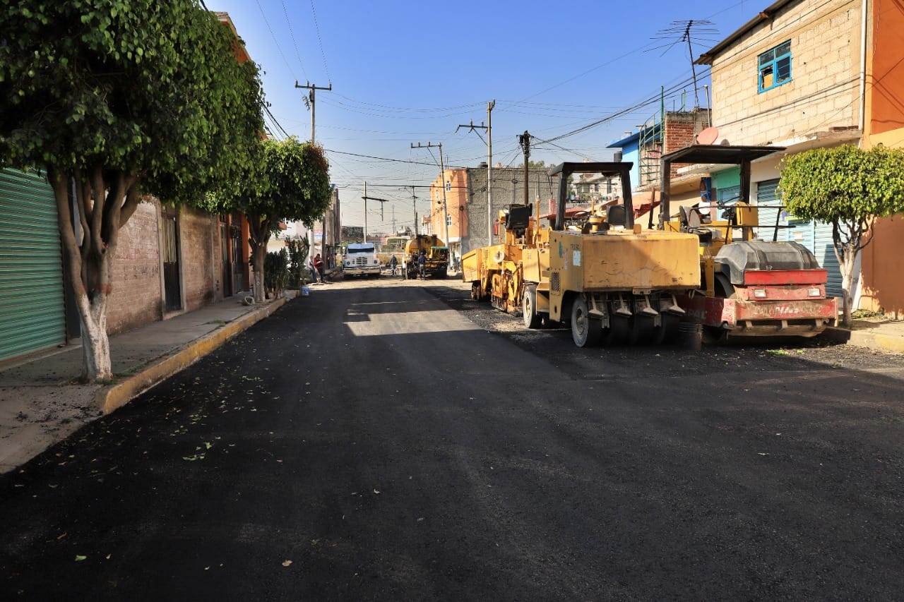 1671232175 465 Continuan los trabajos de repavimentacion de la calle 8 de