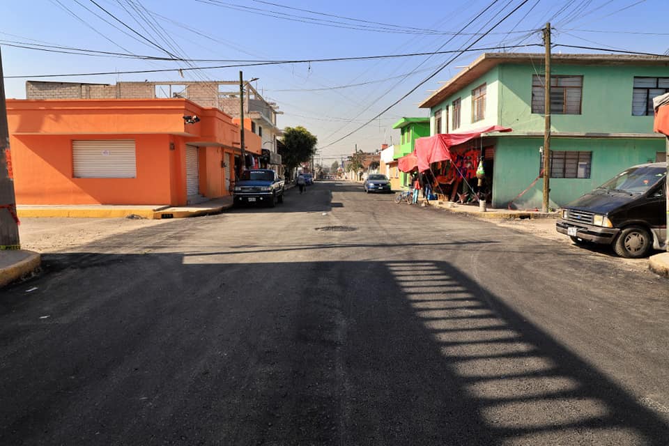 1671232188 Continuan los trabajos de repavimentacion de la calle 8 de