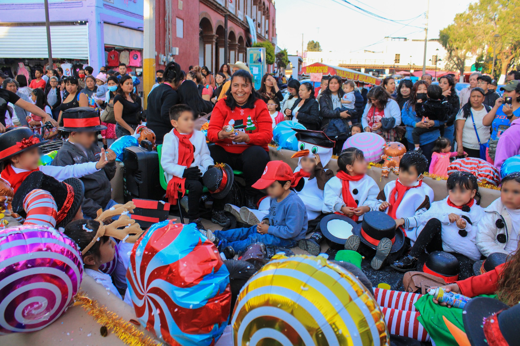 1671281171 629 Asi vivimos el Gran Desfile Navideno y el encendido del