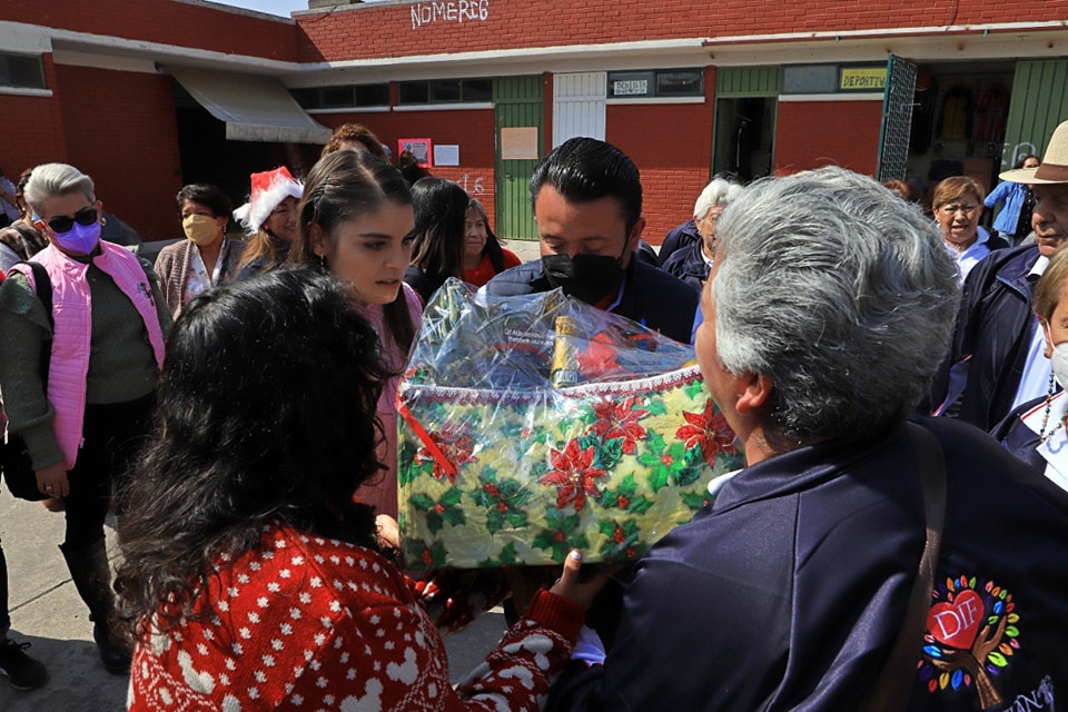 1671282569 299 Con la colocacion de la Primera piedra de la Casa