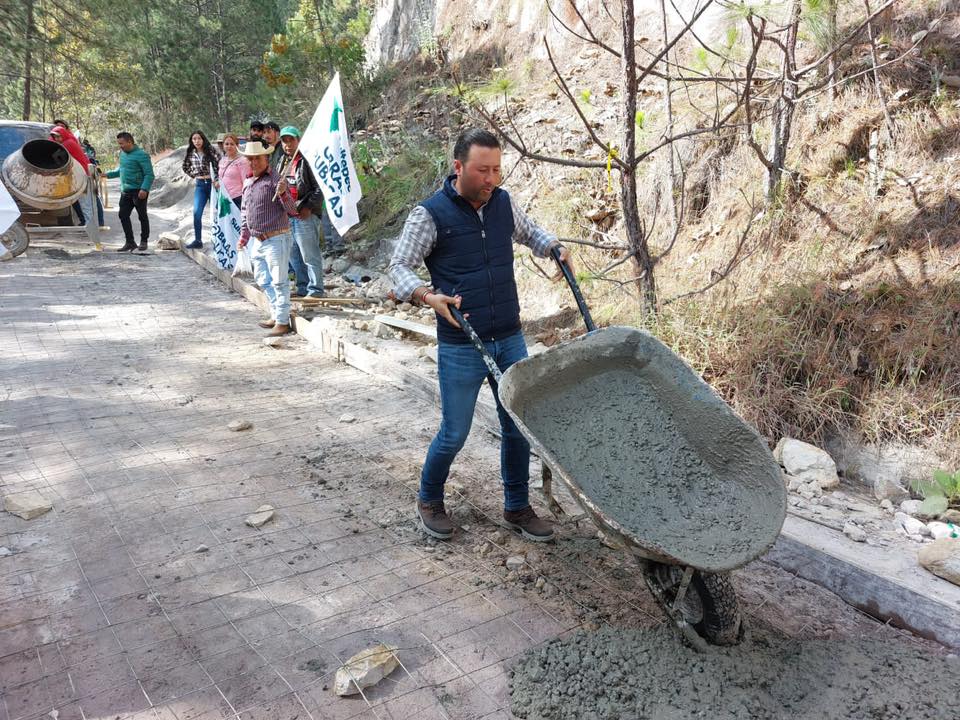 1671290891 573 El Lic Jose Alberto Mejia Santa Olalla Presidente Municipal de