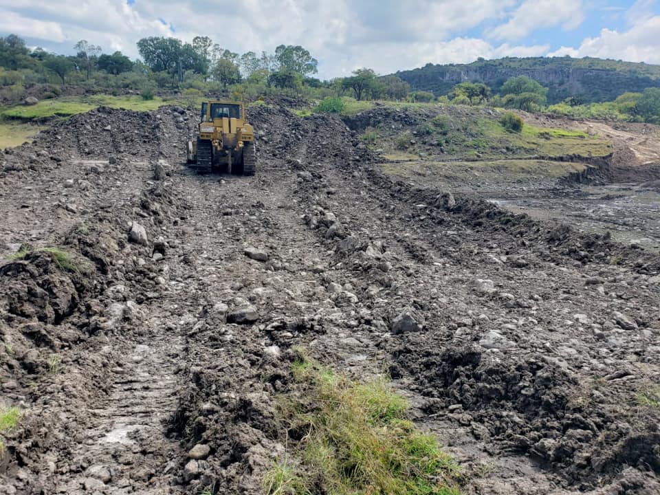 1671454508 783 Realizamos trabajos con la maquina D8 bulldozer en los ejidos