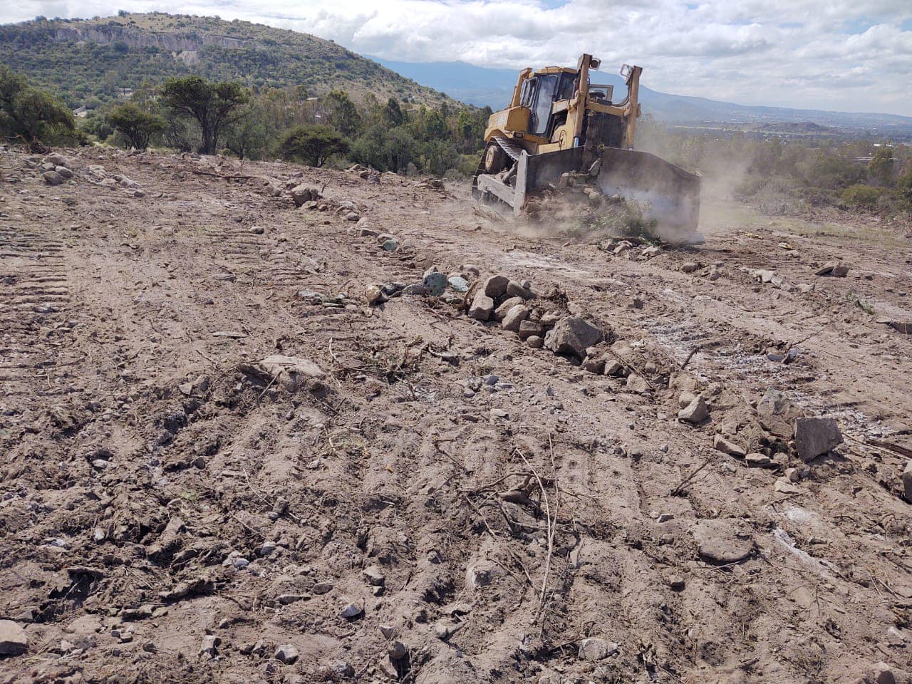 1671454509 46 Realizamos trabajos con la maquina D8 bulldozer en los ejidos