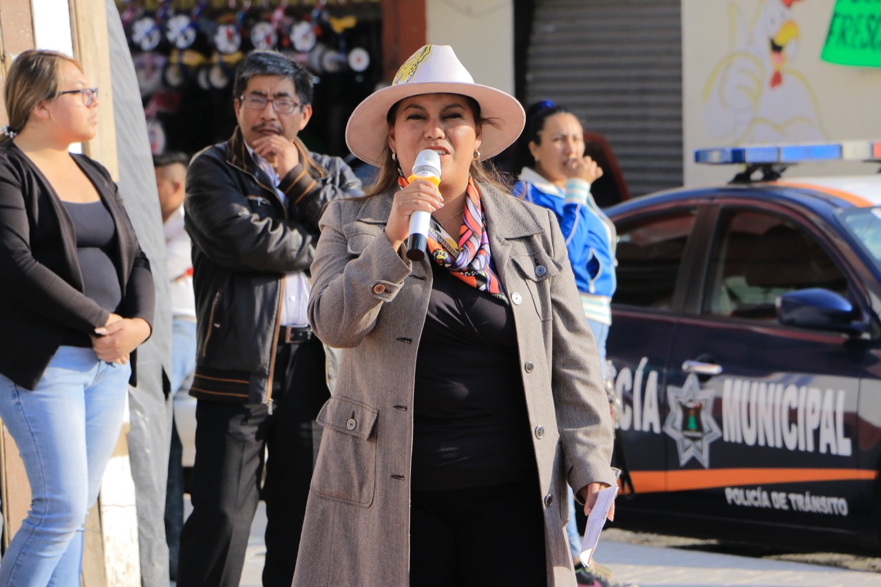 1671474878 57 Entregamos aceras guarniciones y jardineras en calle Juarez ademas de