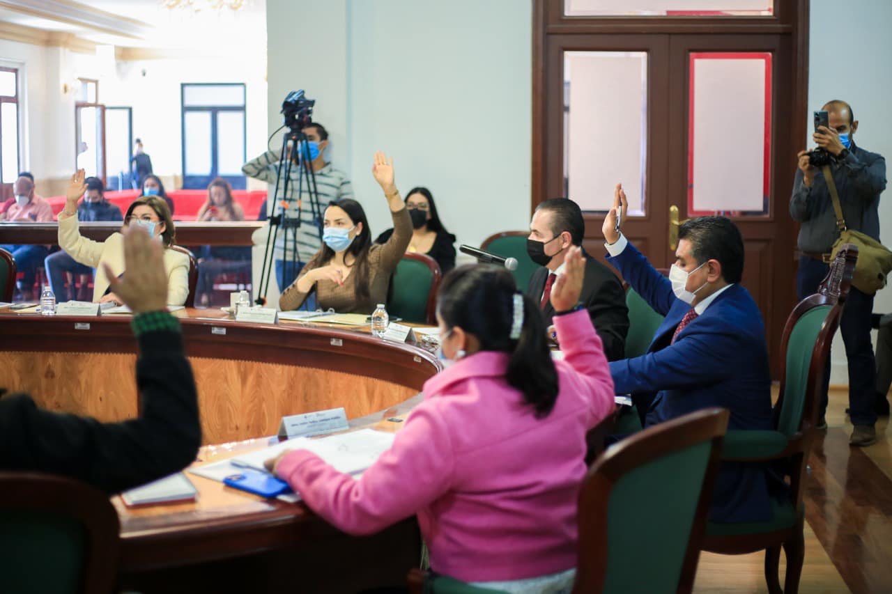 1671570870 39 En compania del Cuerpo Edilicio el Presidente Municipal Tony Rodriguez