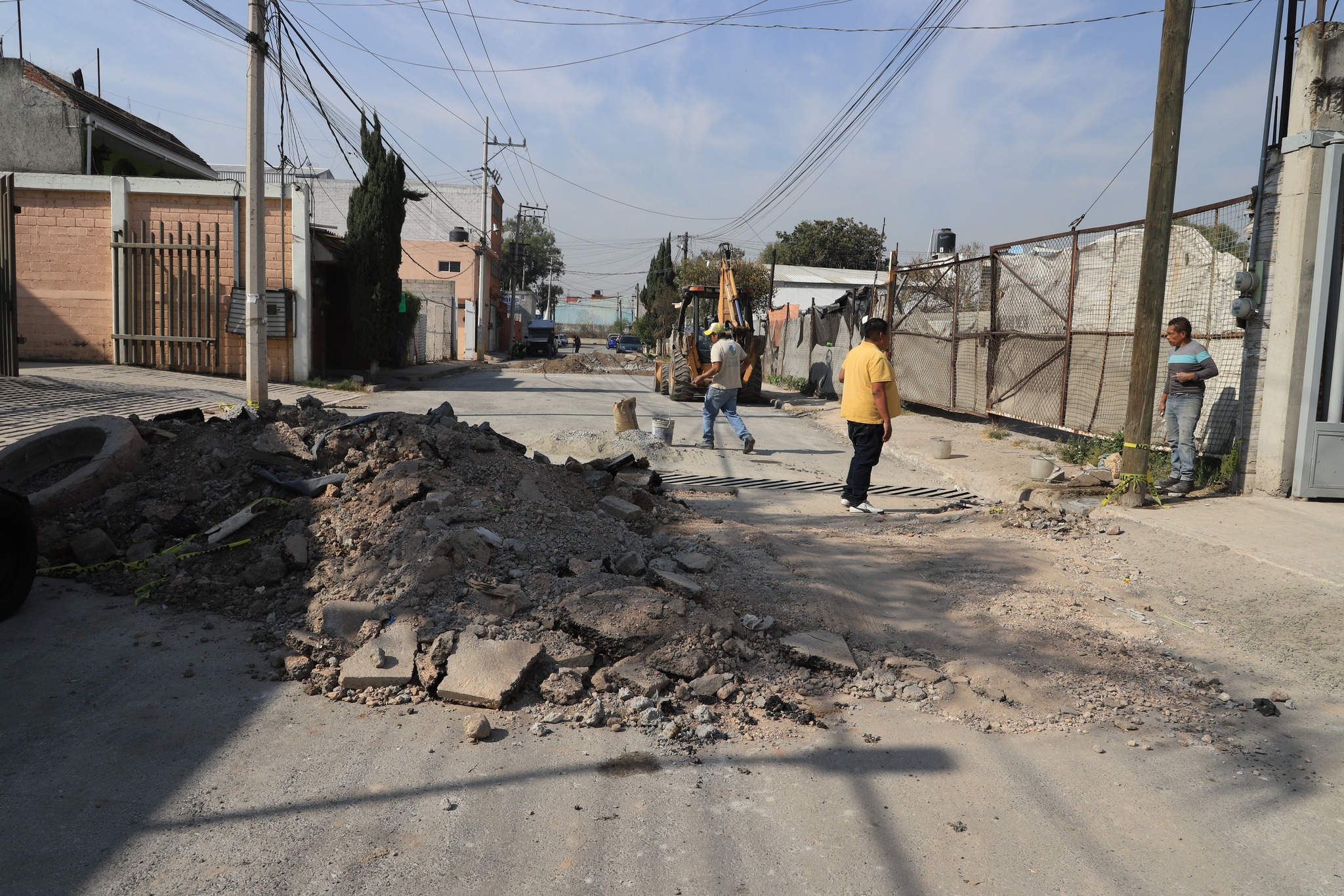 1671652812 162 Como parte de los trabajos de repavimentacion de la calle