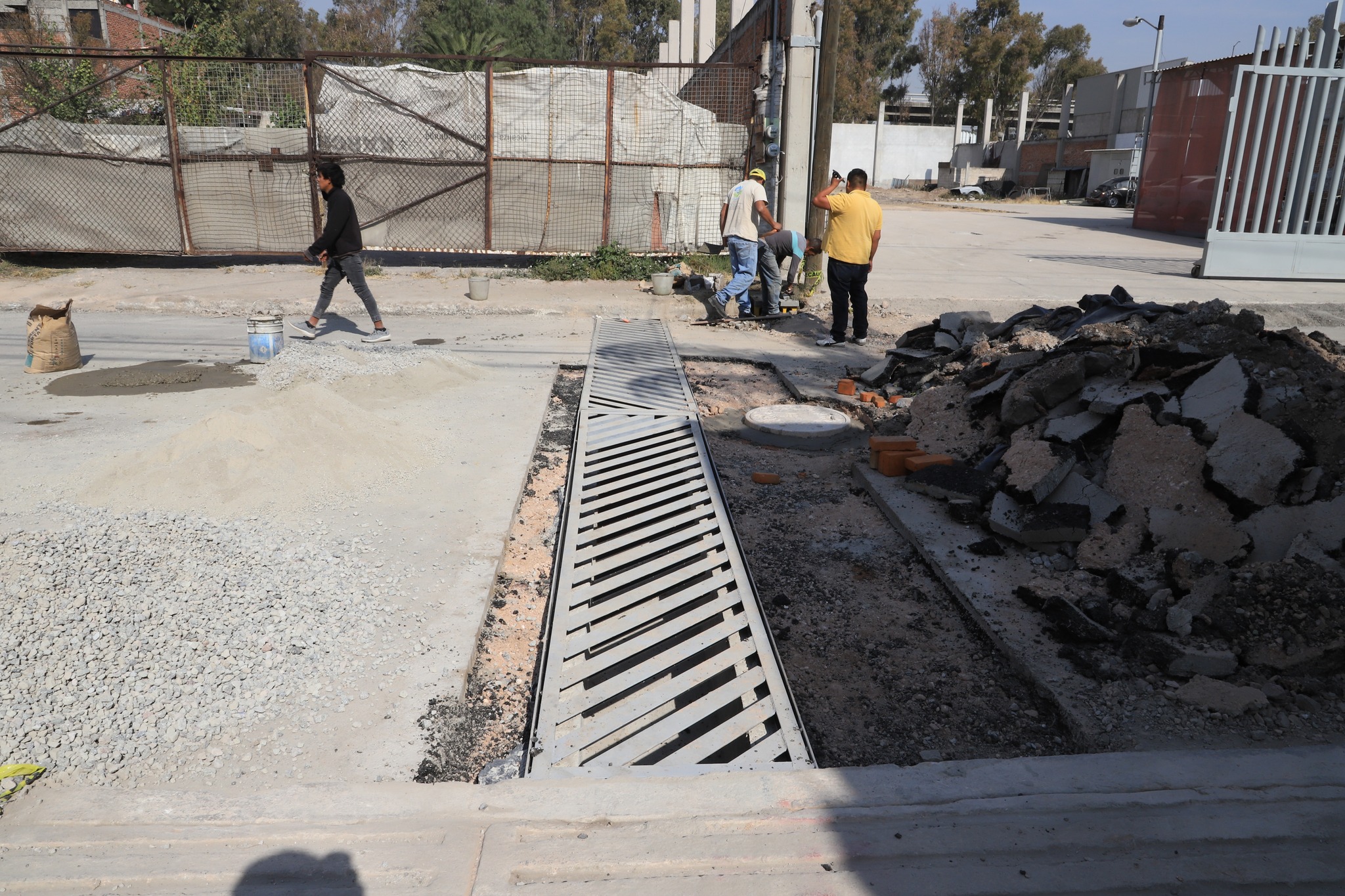 1671652812 961 Como parte de los trabajos de repavimentacion de la calle