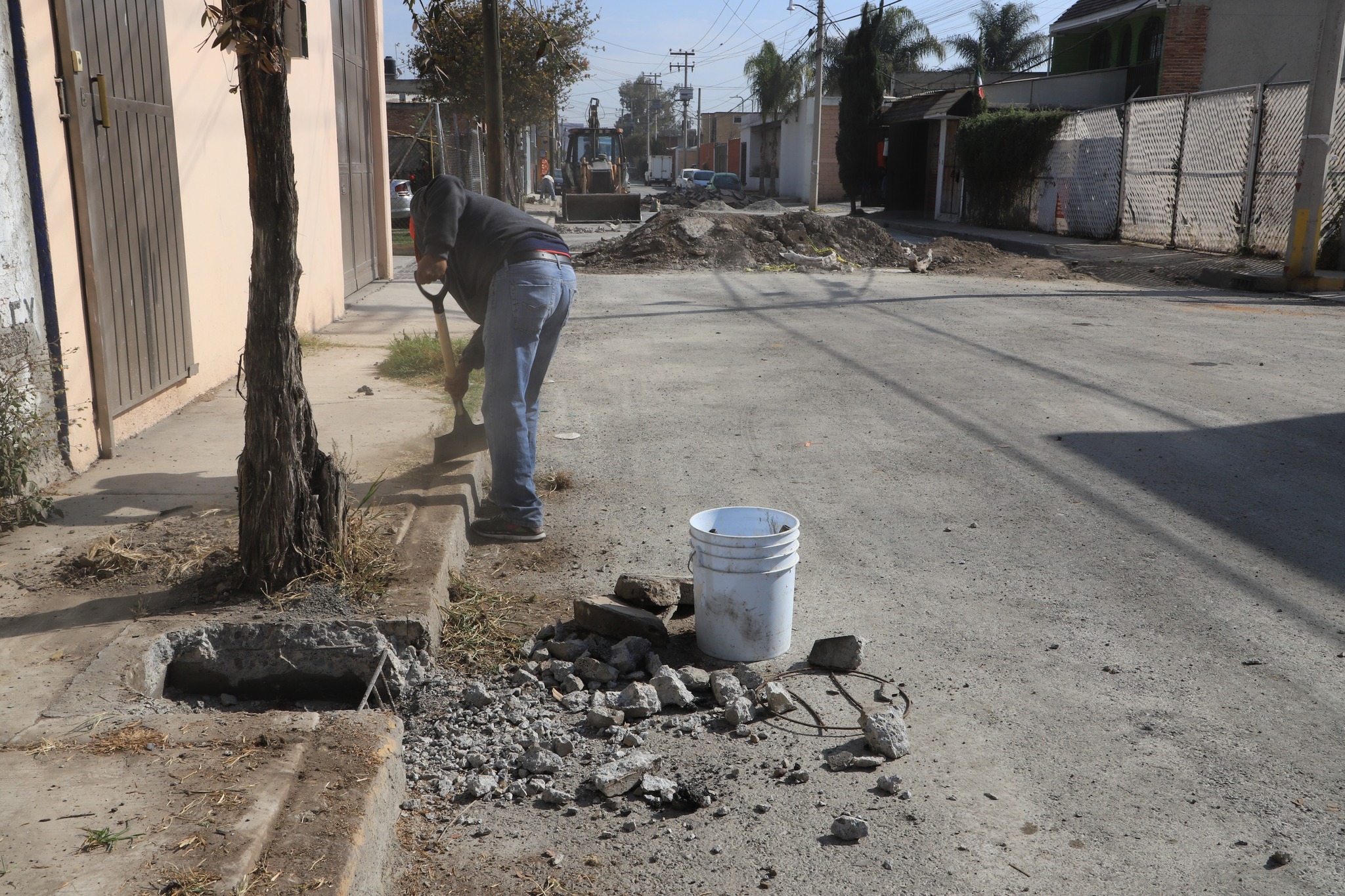 1671652813 628 Como parte de los trabajos de repavimentacion de la calle