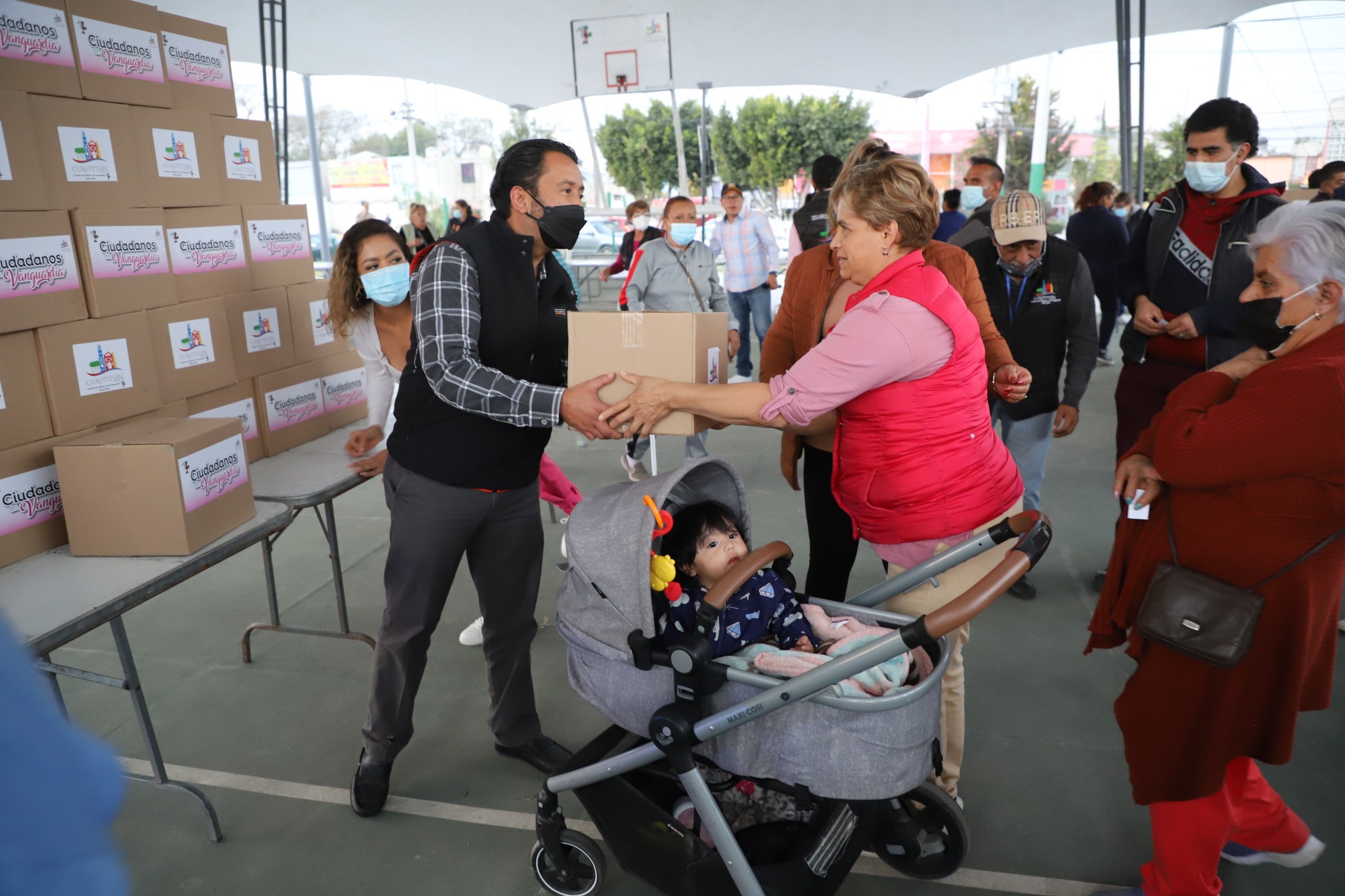 1671710625 88 Durante la entrega de apoyos del programa Ciudadanos en Vanguardia