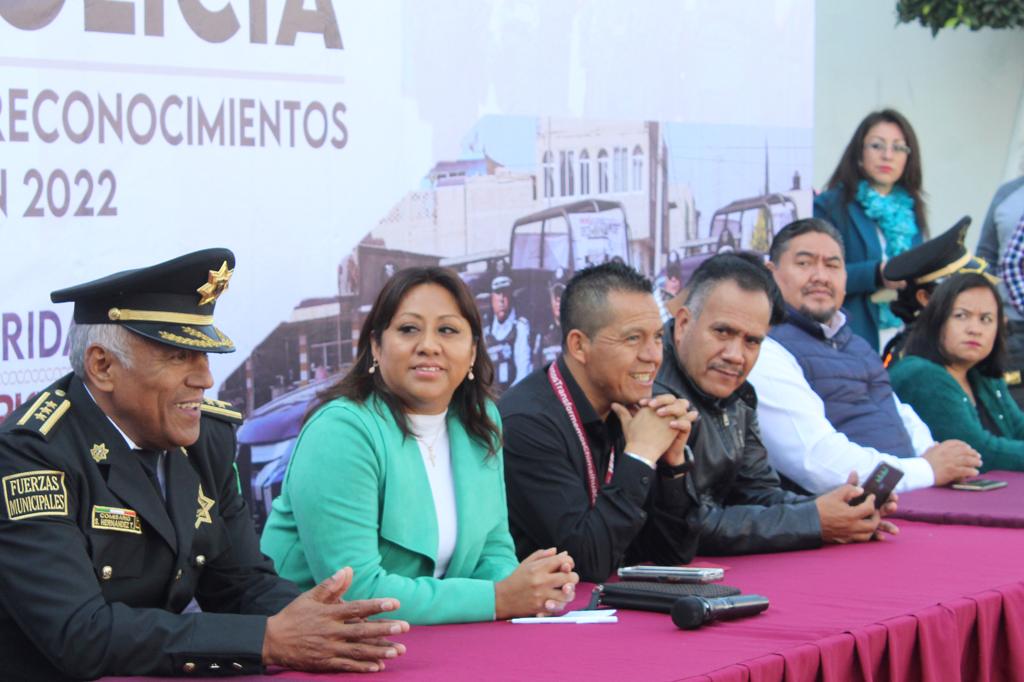 1671747088 120 XOCHITL FLORES POLICIA MUNICIPAL PIEZA FUNDAMENTAL PARA CONTRIBUIR A LA