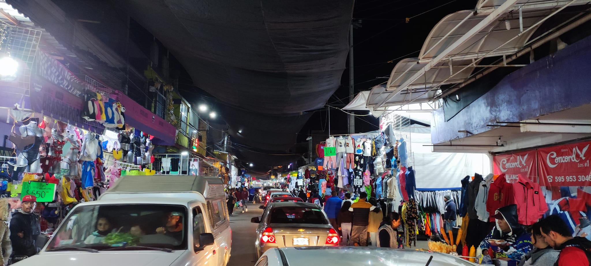 Un poco de lo que se vive en una Plaza Nocturna en Nuestro Mercado de Ropa  en 