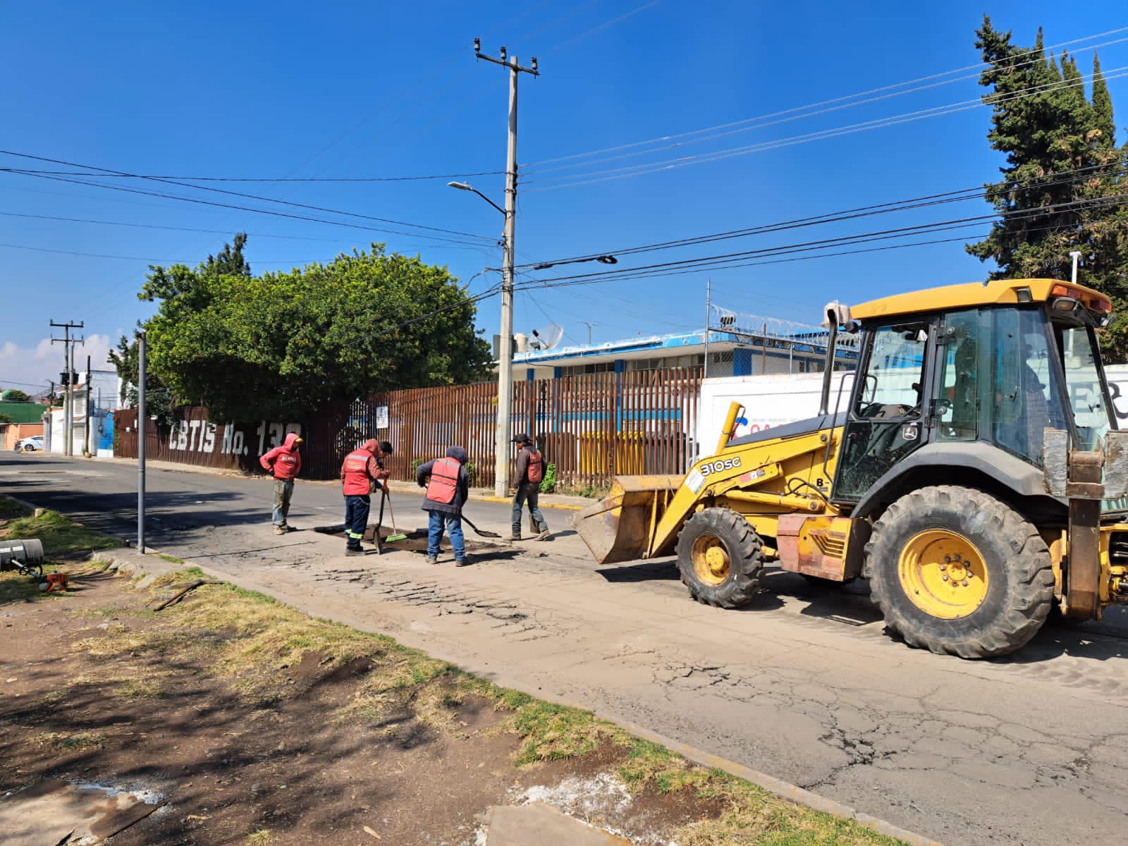 1672162605 575 Para contar con calles transitables personal de la Junta Local