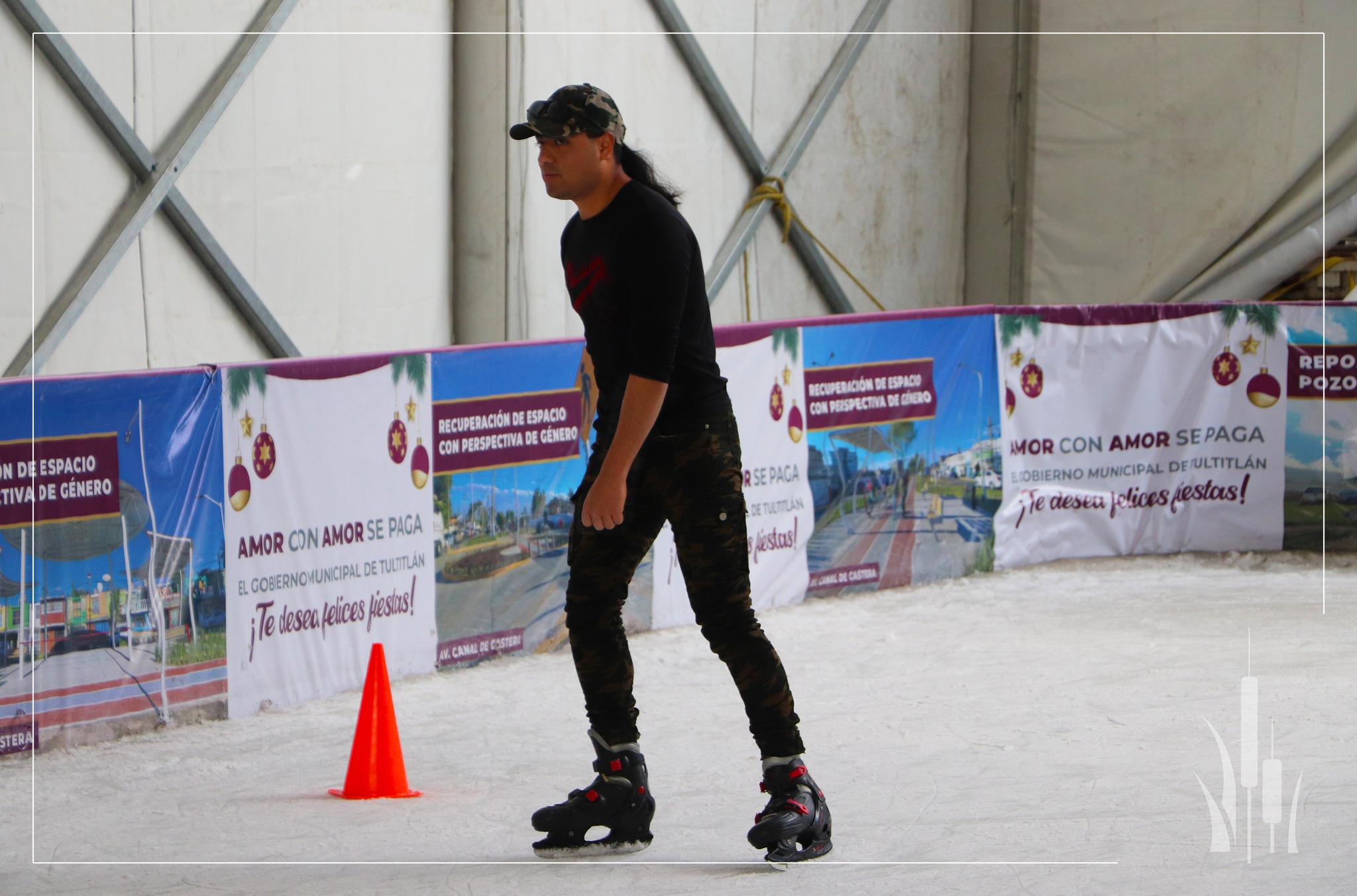 1672179702 572 Acude a nuestra pista de hielo ubicada en la Plaza