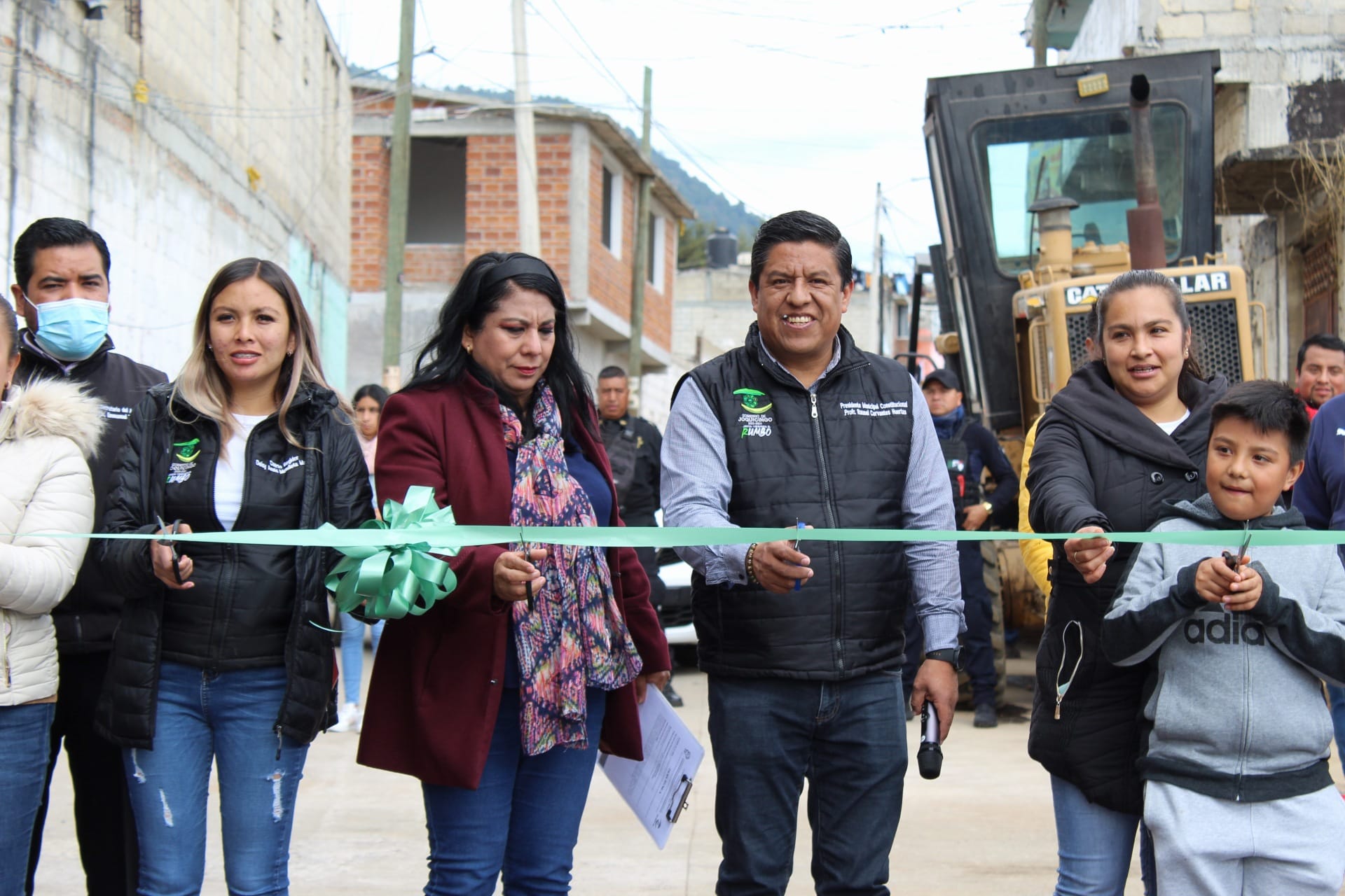 1672349991 826 ENTREGA DE SEGUNDA OBRA DE PAVIMENTACION EN LA CALLE MIGUEL