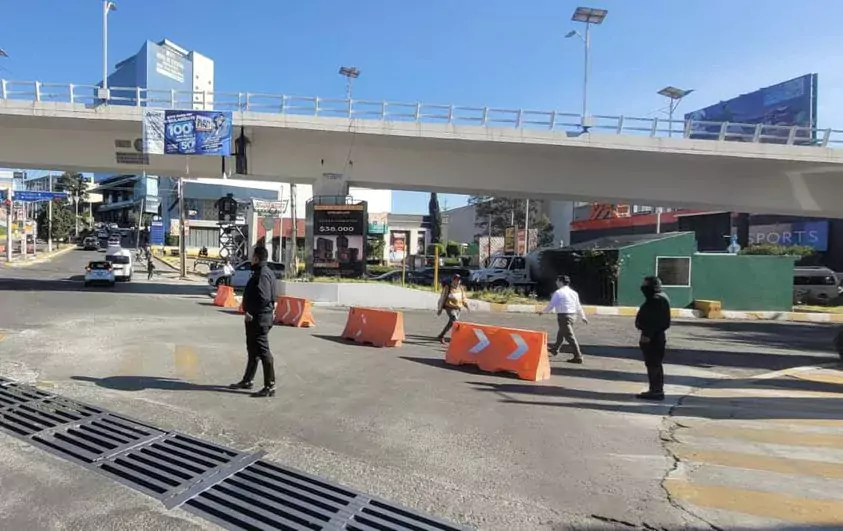 AVISO se encuentra cerrado a la circulacion Boulevard Interlomas en jpg