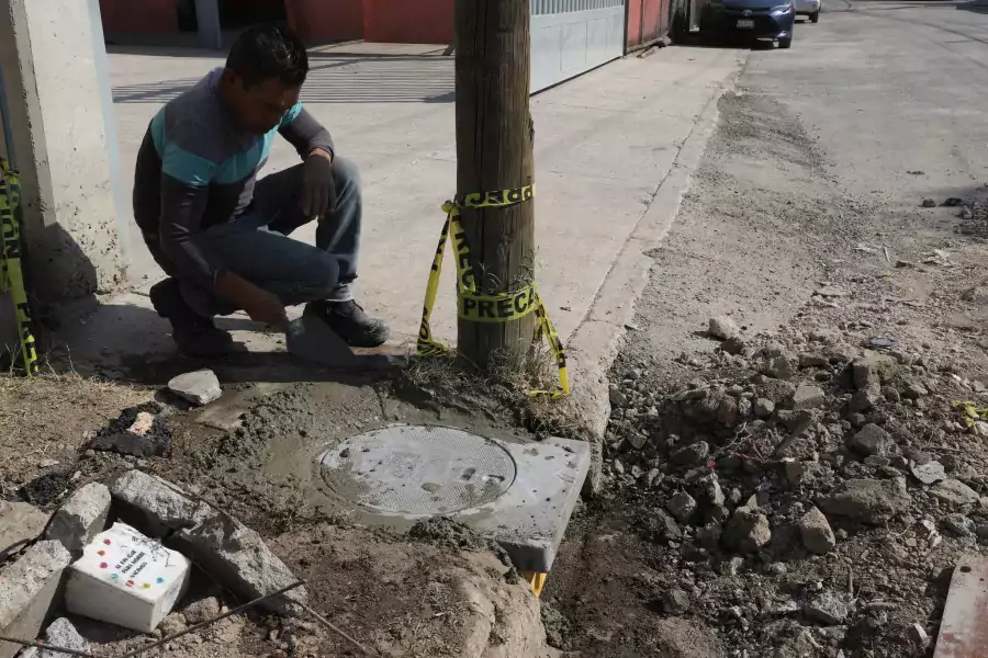 Como parte de los trabajos de repavimentacion de la calle jpg