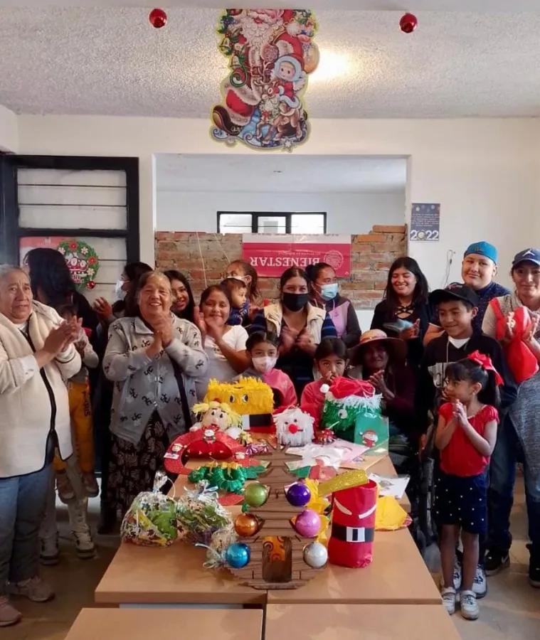 Disfrutando de las posadas navidenas en los Centros Comunitarios de jpg